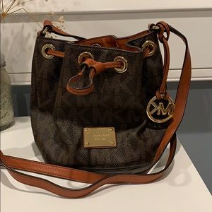 Michael Kors mini bucket crossbody w/ adjust strap